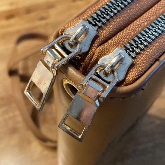 Beverly Hills Polo Club Crossbody - Picture 8 of 9